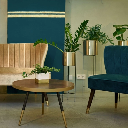 Stylish, furnished lounge area in an office to rent at Amalienstraße 71, Munich Maxvorstadt, featuring elegant seating and greenery.