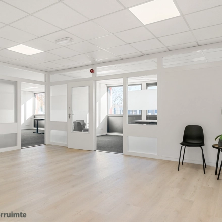 Modern office space at Nijverheidsweg 9B in Nieuwegein, featuring clean lines and natural light. Ideal for office space rental with open layout.