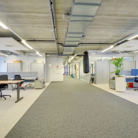 Spacious and modern office space rental at Zoomstede 19, Nieuwegein, featuring open plan workstations, ample natural lighting, and contemporary design elements ideal for productivity.