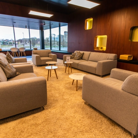 Modern lounge at Jonkerbosplein 52, Nijmegen with comfortable sofas and chic decor, perfect for office space rental needs.