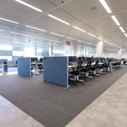 Spacious office space with rows of desks and chairs at Jonkerbosplein 52, ideal for those looking to rent office space in Nijmegen.
