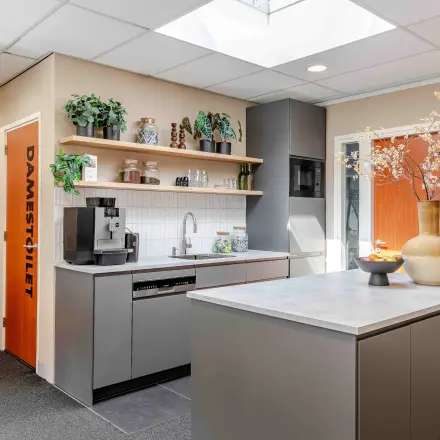 Modern pantry area in an office space at Leeghwaterstraat 25, Reeuwijk, available for rent with sleek design and contemporary amenities.
