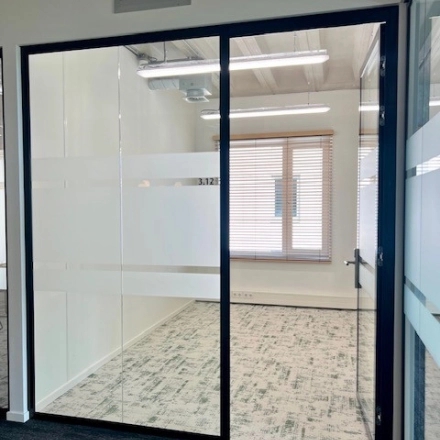 Unfurnished office space available for rent at Bahialaan 100, Rotterdam Brainpark, featuring large windows and modern design.