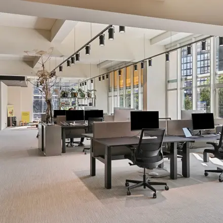Spacious office at Coolsingel 104 in Rotterdam Center features furnished workstations under modern lighting, ideal for rent office space. Large windows allow plenty of natural light.
