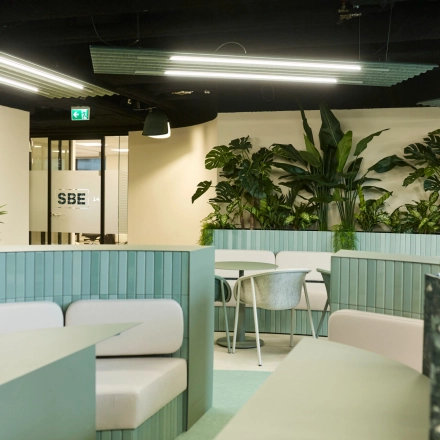 Modern office to rent at Weena 335, Rotterdam Center featuring stylish seating areas with greenery, ideal for office space rental.