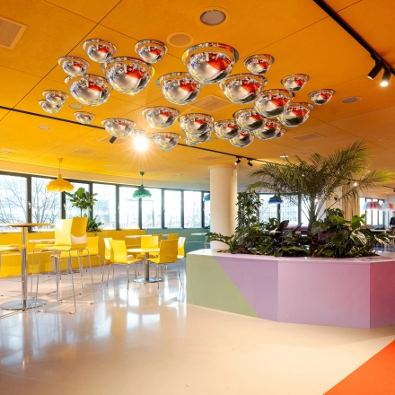 Bright office space to rent at Weena 70, Rotterdam Center, featuring colorful decor, modern furniture, and large windows offering plenty of natural light. Ideal for office space rental.