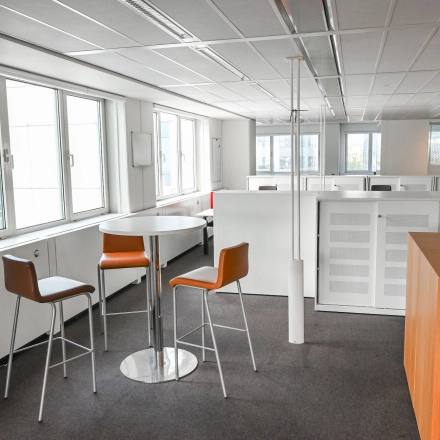Bright office space at Weena 70, Rotterdam Center, featuring modern furniture and ample natural light, ideal for office space rental.