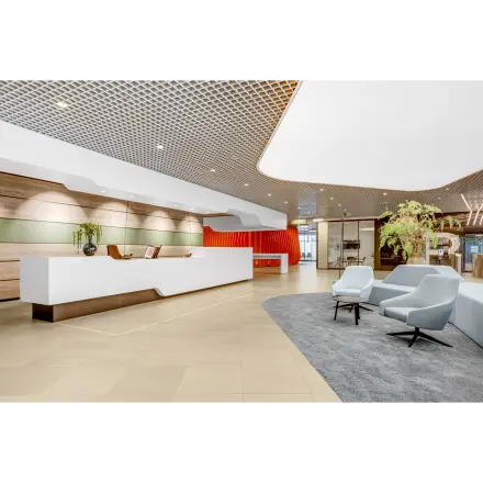 Bright, modern office reception area at Weena 505, Rotterdam Central Station, featuring stylish seating and a sleek desk for office space rental inquiries.