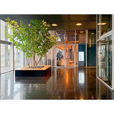 Lobby area at Wilhelminakade 173, Rotterdam Kop van Zuid, offering a modern entrance for office space rental.
