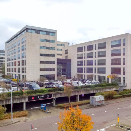 Exterior view of a modern office building at Beechavenue 54-100, Schiphol Rijk, ideal for office space rental.