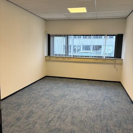 Empty office space at Fischerpad 106 in Sittard, available for rent. Ideal for customizing to your needs.