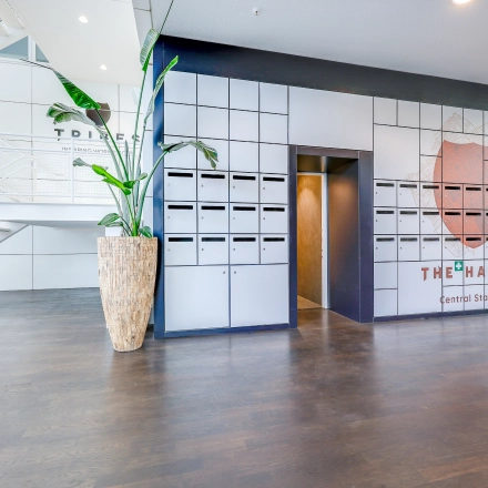 Spacious entrance at Kalvermarkt 53, The Hague Center, featuring reception mailboxes and modern decor, ideal for office space rental.