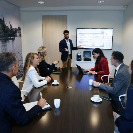 Engaged professionals in a conference room at Koninginnegracht 19 in The Hague Center discuss and present in an office space rental setting.