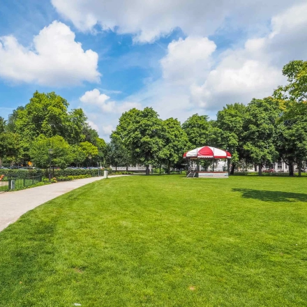 Scenic outdoor view with green lawn and a path, ideal for rent office space nearby Brigittenstraat 22, Utrecht Center.