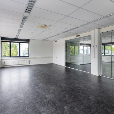 Spacious office to rent with large windows and reflective glass walls in Utrecht Lage Weide, ideal for customizable workspace setup.