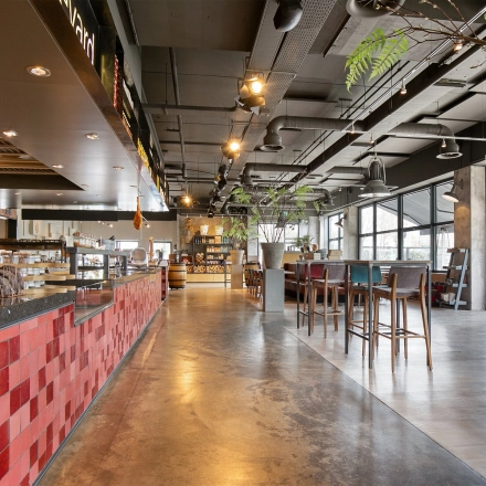 Spacious and modern office space rental at Atoomweg 63 in Utrecht Lage Weide, with stylish furnishings and ample seating ideal for collaborative work.