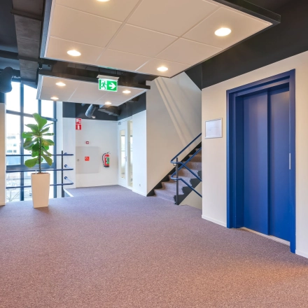 Interior view of entrance hallway at Kobaltweg 11 in Utrecht Lage Weide, an office space available for rent.