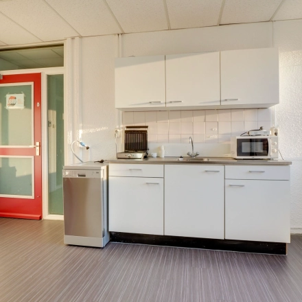 Bright kitchenette area at Zonnebaan 18, Utrecht Lage Weide, ideal for office space rental.