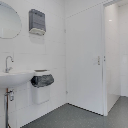 Clean restroom interior at Zonnebaan 18, Utrecht Lage Weide, highlighting modern design suitable for any office space rental.