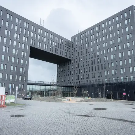 Exterior view of a modern office building located at Van Deventerlaan 31-51, Utrecht Papendorp, ideal for office space rental.