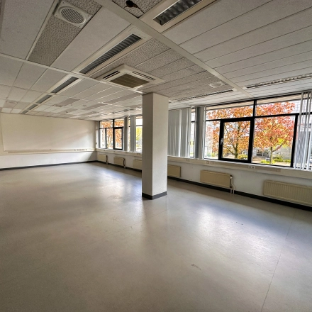 Bright empty office space with large windows and window blinds at Daltonlaan 200, Utrecht Rijnsweerd, ideal for office space rental.