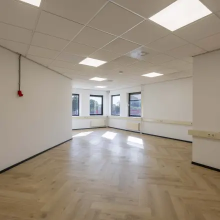 Spacious office for rent at Keizersveld 47 in Venray, featuring large windows and ample natural light, ideal for office space rental.