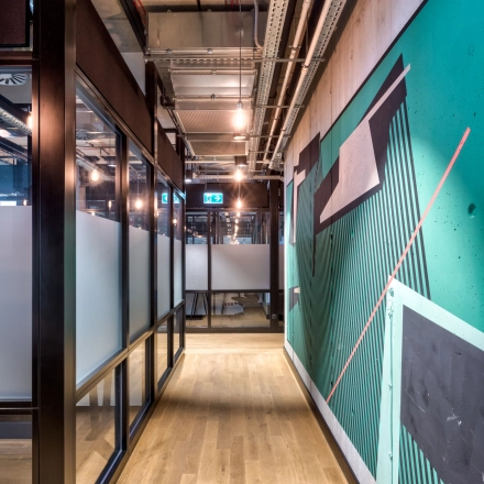 Corridor in Koszykowa 61 office space with modern decor and hallway lighting in Warsaw Śródmieście. Ideal for office space rental.