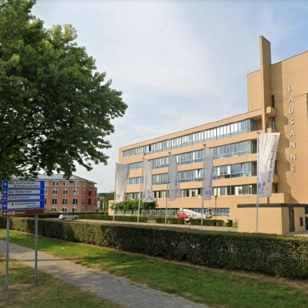 Exterior view of the office building at Baron de Coubertinlaan 35, Zoetermeer, showcasing its modern architectural design. Ideal for companies seeking office space rental in a vibrant location.