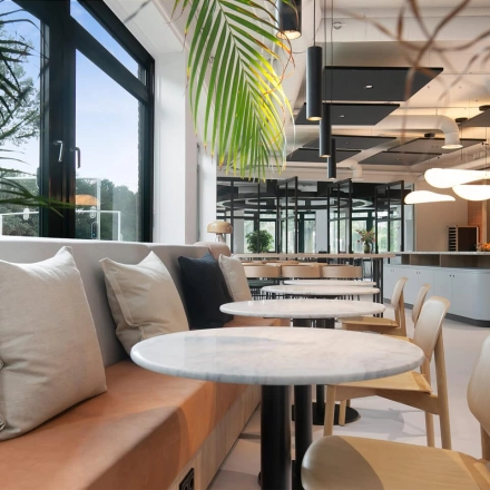 Bright office space rental in Zwolle, featuring modern seating and a relaxed atmosphere at Hanzelaan 351-361.