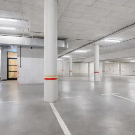 Parkeerplaats in het kantoorpand Asch van Wijckstraat 2-4, Amersfoort Centrum, geschikt voor huur van kantoorruimte.