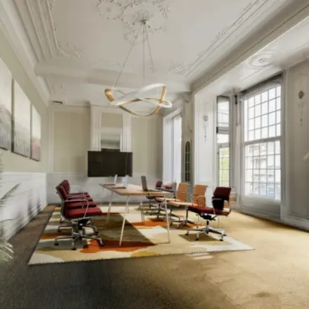 Ruime, klassieke kantoorruimte met stijlvolle details aan de Mauritskade 9 in Den Haag Centrum. Grote ramen zorgen voor veel licht, en het moderne meubilair maakt het ideaal voor vergaderingen of flexwerken. Kantoorruimte huren hier is een slimme zet