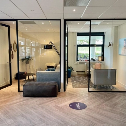 Deze moderne kantoorruimte in Den Haag Statenkwartier aan de Johan de Wittlaan 3-7 biedt lichte en professioneel ingerichte werkruimtes met glazen wanden. Ideaal voor diegenen die een kantoorruimte willen huren.