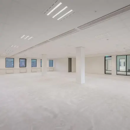 Ruime, lichte kantoorruimte op Wisselwerking 40-48, Diemen, ideaal voor huur, met open vloerplan en grote ramen voor natuurlijk licht.