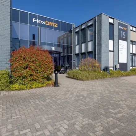 Kantoorpand op Techniekweg 15 in Gorinchem met moderne uitstraling. Ideale locatie voor wie kantoorruimte wil huren.