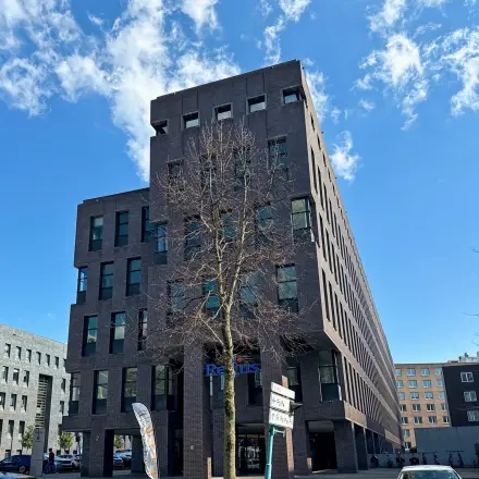 Modern kantoorpand in Maastricht op Robert Schumandomein 2, ideaal voor kantoorruimte huren met een eigentijdse uitstraling en gunstig gelegen.