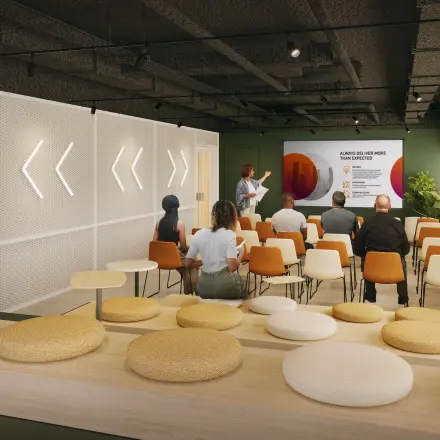 Vergaderruimte in Rotterdam Alexander, modern ingericht met zitgelegenheid en een presentatiescherm, ideaal voor kantoorruimte huren. Mensen voeren presentatiewerkzaamheden uit.