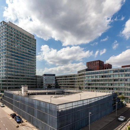 Modern kantoorpand op Vliegend Hertlaan 15 in Utrecht Zuid, perfect voor kantoorruimte huren met een indrukwekkend uitzicht en gunstige ligging.