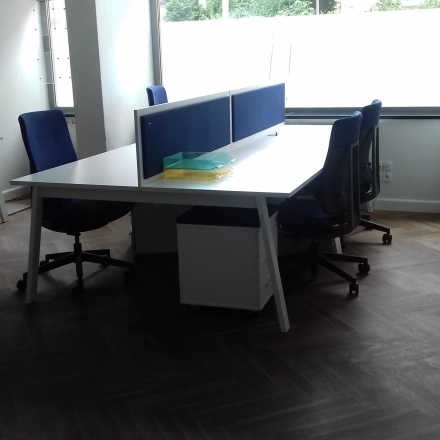 Przestrzeń biurowa na wynajem przy Wierzbowa 30, Wrocław Stare Miasto, z nowoczesnymi biurkami i ergonomicznymi krzesłami.