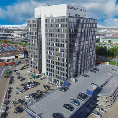 Kantoor te huur gelegen aan Noorderlaan 147 in Antwerpen Merksem, met een uitstekend zicht op de omgeving en ruime parkeerfaciliteiten.