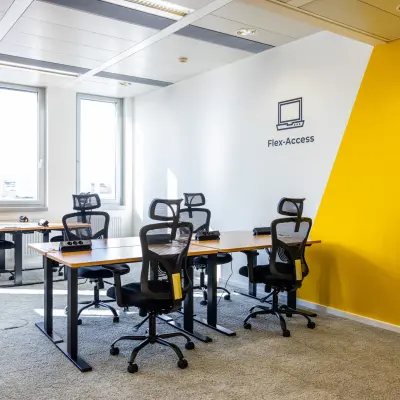 Helles Büro mit mehreren modernen Arbeitsplätzen an der Schönbrunner Straße 230, 1120 Wien, Meidling. Ideal für die Bürofläche mieten oder Büroraum mieten.