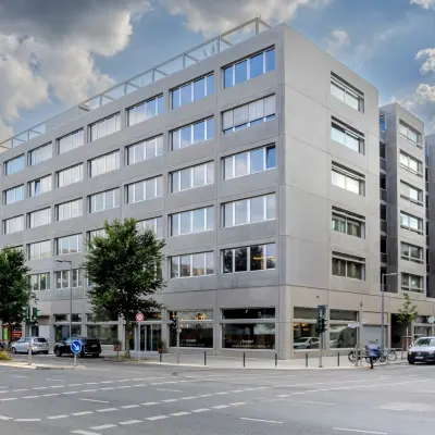 Großes modernes Bürogebäude in der Heidestraße 34, Berlin Mitte, ideal für Bürofläche mieten oder Büroraum mieten.