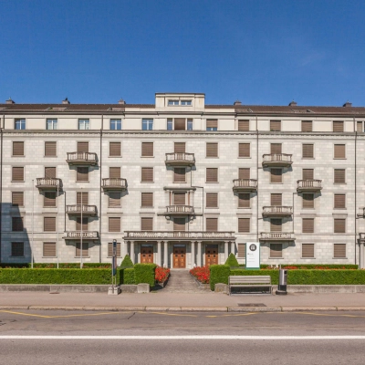 Außenansicht des Gebäudes am Mythenquai 26 in Zürich Enge, ideal für Bürofläche mieten.