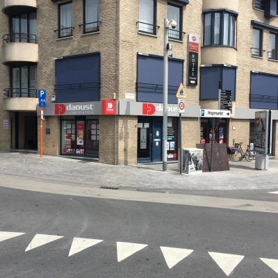 Exterior view of an office to rent at Keizersplein 24, Aalst, België. The building showcases a modern facade, offering potential office space rental opportunities.