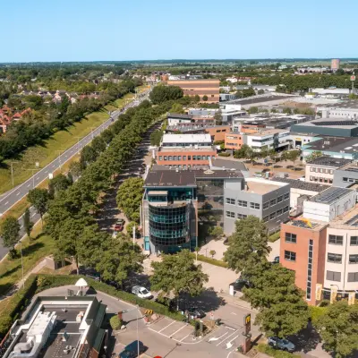 Aerial view of Maanlander 43 in Amersfoort Calveen, highlighting the surrounding business district.