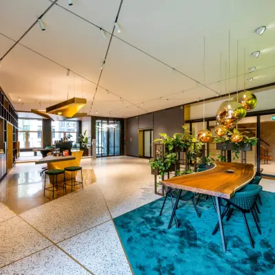 Modern office space at Herengracht 459-469 in the Amsterdam Canal Belt, featuring vibrant decor and ample natural light, perfect for office space rental.