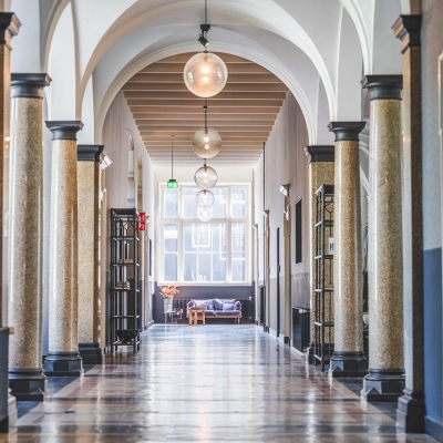 Bright hallway with arches in Amsterdam Center, suitable for office space rental at Raamplein 1.