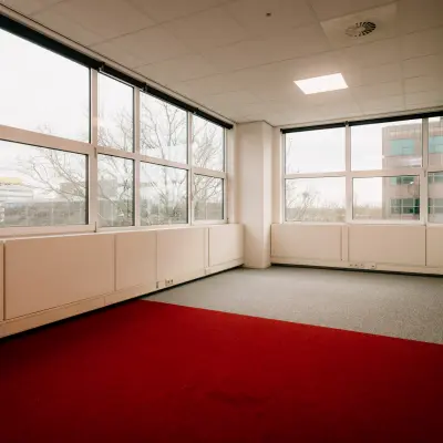 Bright office space with large windows at Overschiestraat 182 in Amsterdam De Schinkel, ideal for rental.