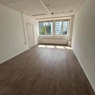 Unfurnished office space with large windows at James Wattstraat 71, Amsterdam East, available for rent. Ideal for businesses seeking an open floorplan.