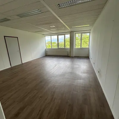 Spacious, unfurnished office at James Wattstraat 71, Amsterdam East, with large windows and ample natural light, ideal for office space rental.