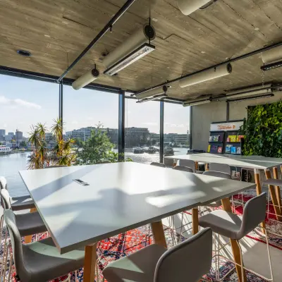 Modern furnished office space for rent with large windows offering views of Amsterdam Houthavens at Moermanskkade 109-113.